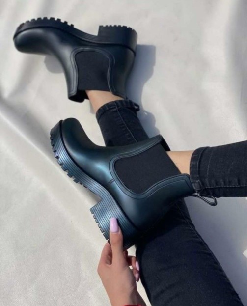 botas goma inyectada color negro