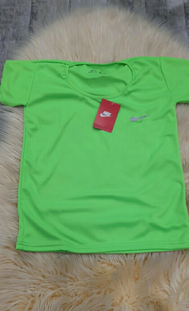 remera deportiva nike verde